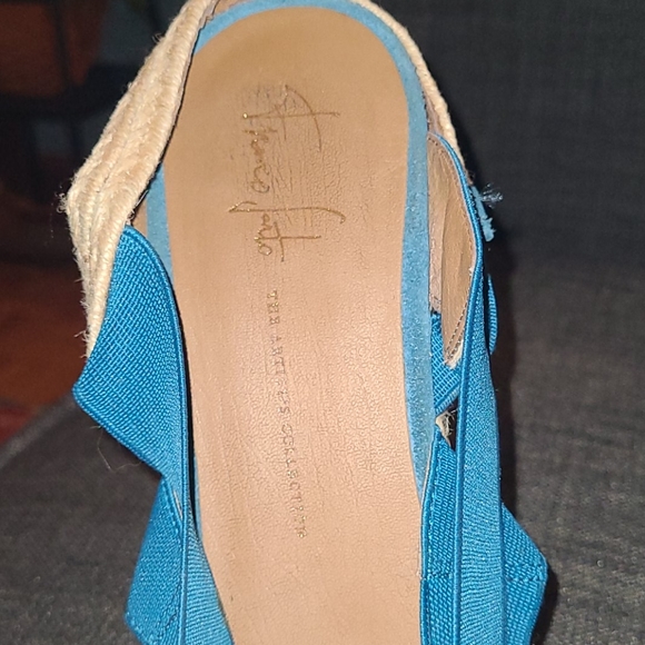 Franco Sarto Turquoise Wedge Sandals - Picture 5 of 8